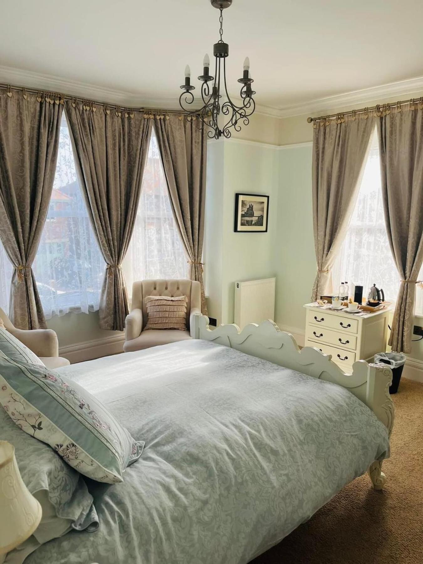 Abbotsleigh Of Whitby Bed & Breakfast Екстериор снимка