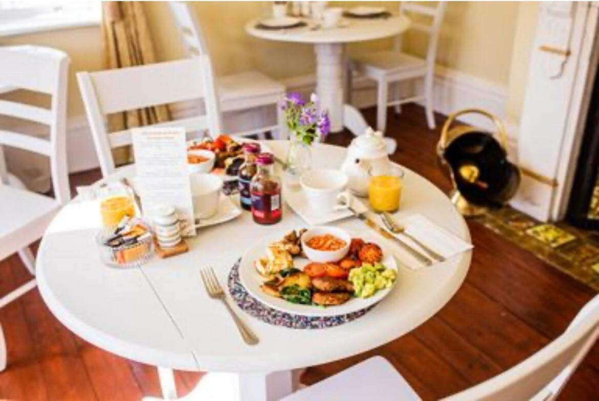 Abbotsleigh Of Whitby Bed & Breakfast Екстериор снимка