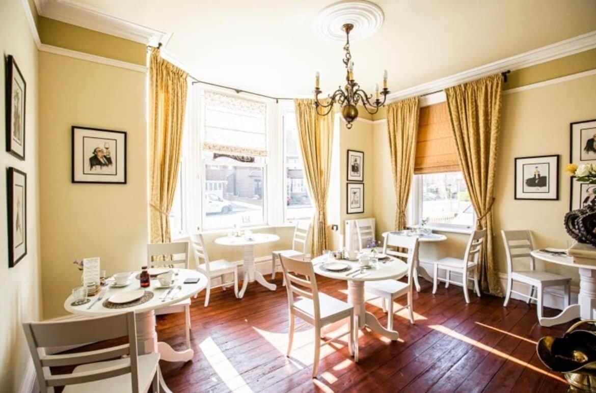 Abbotsleigh Of Whitby Bed & Breakfast Екстериор снимка